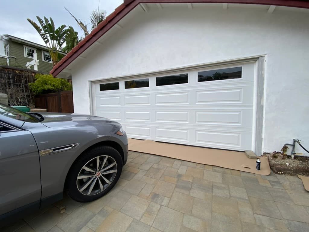 White short-panel garage door with windows, Bay Park